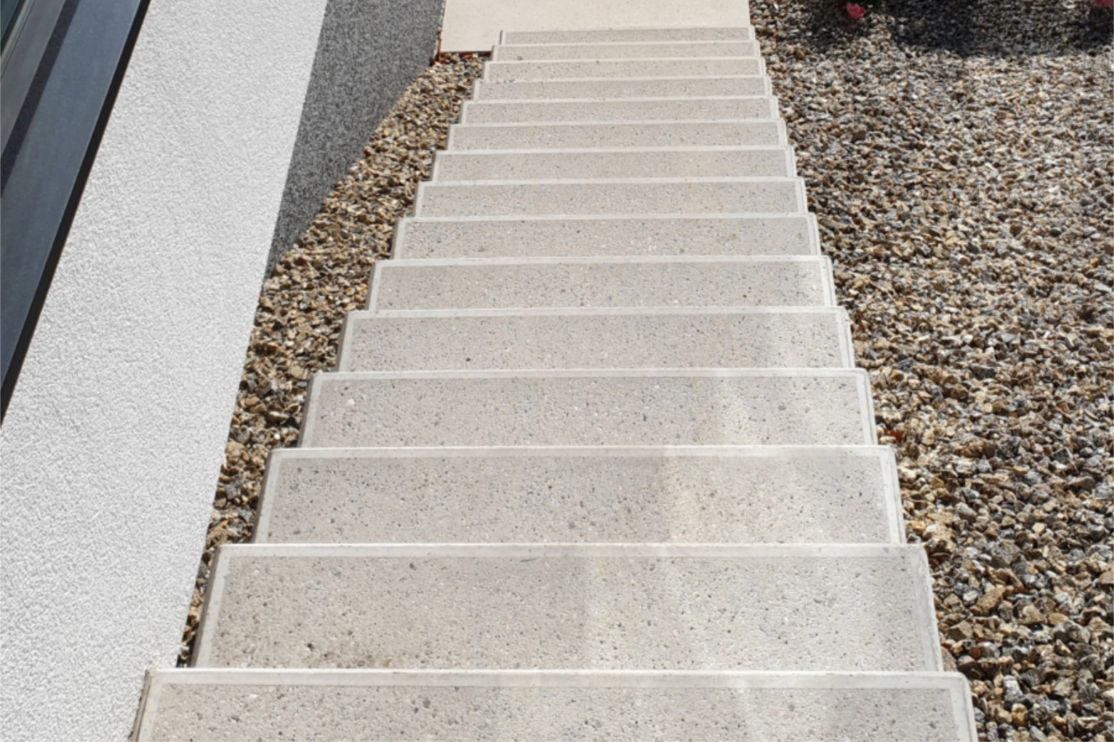 Josef Lehner GmbH Stiege aus weißem Beton mit sandgetrahlter Oberfläche1